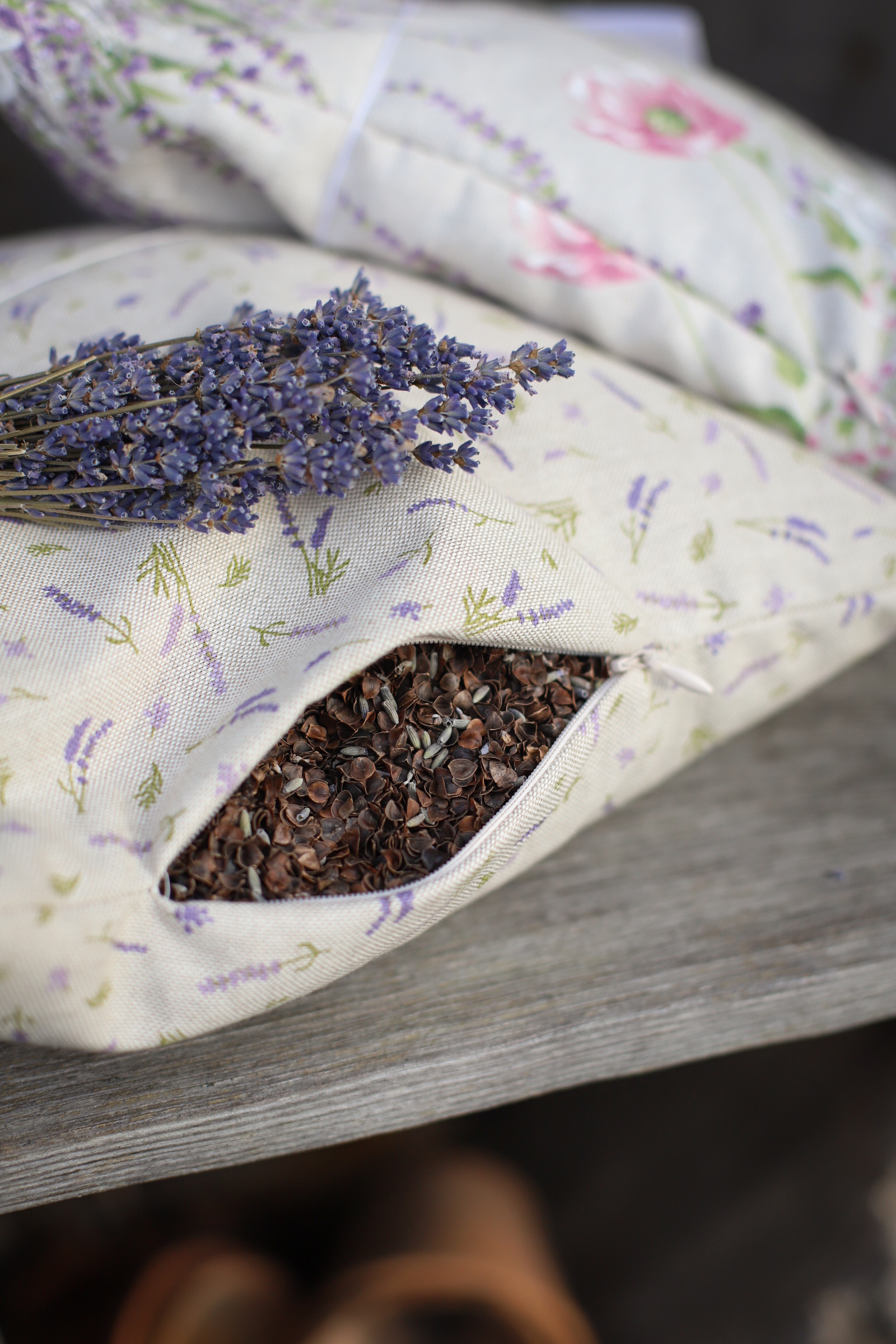 Poduszka z lawendą i łuską gryki - 30 x 30 cm - obrazek 2