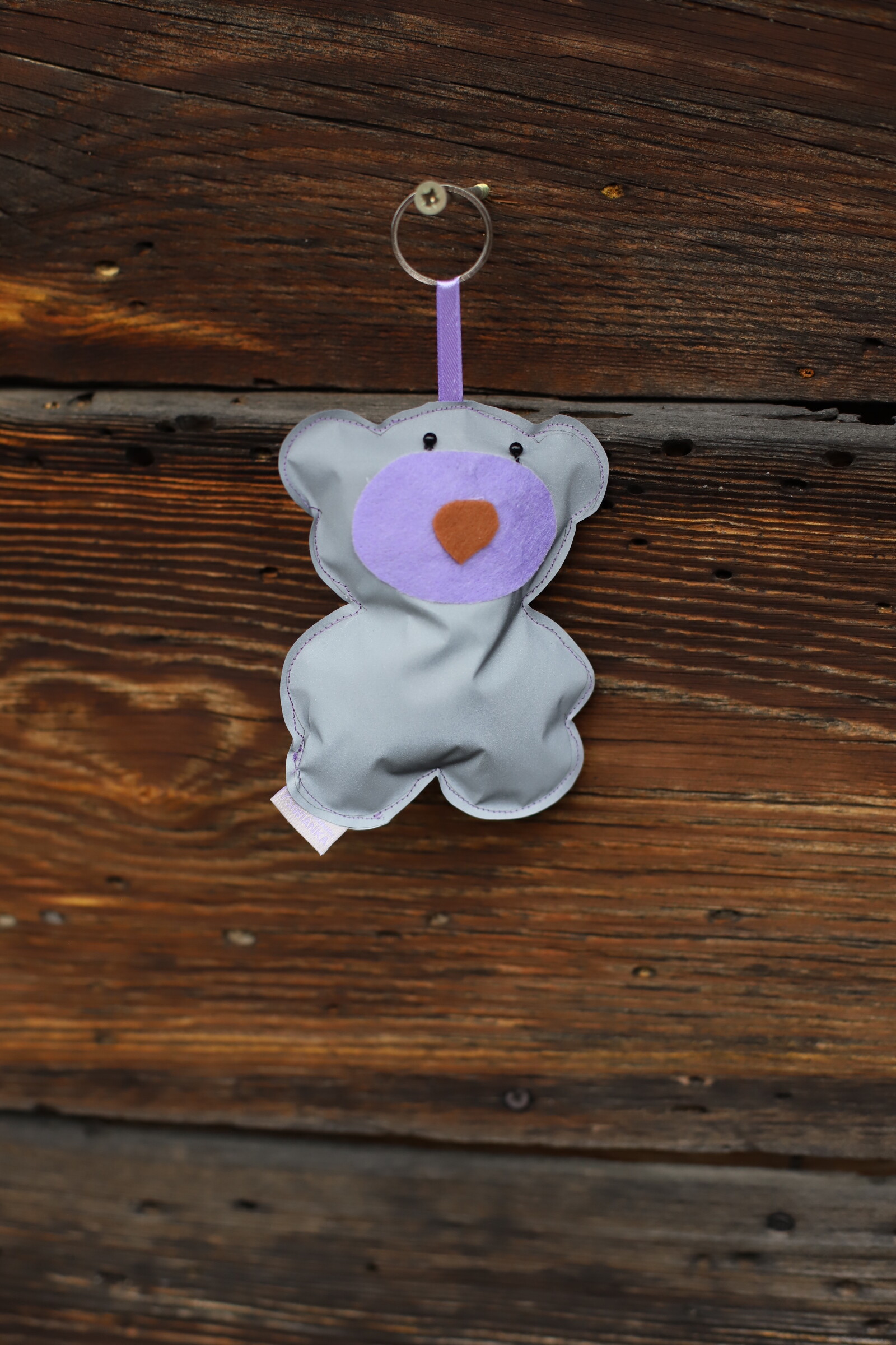 Odblaskowy miś lawendowy z zawieszką - obrazek 6