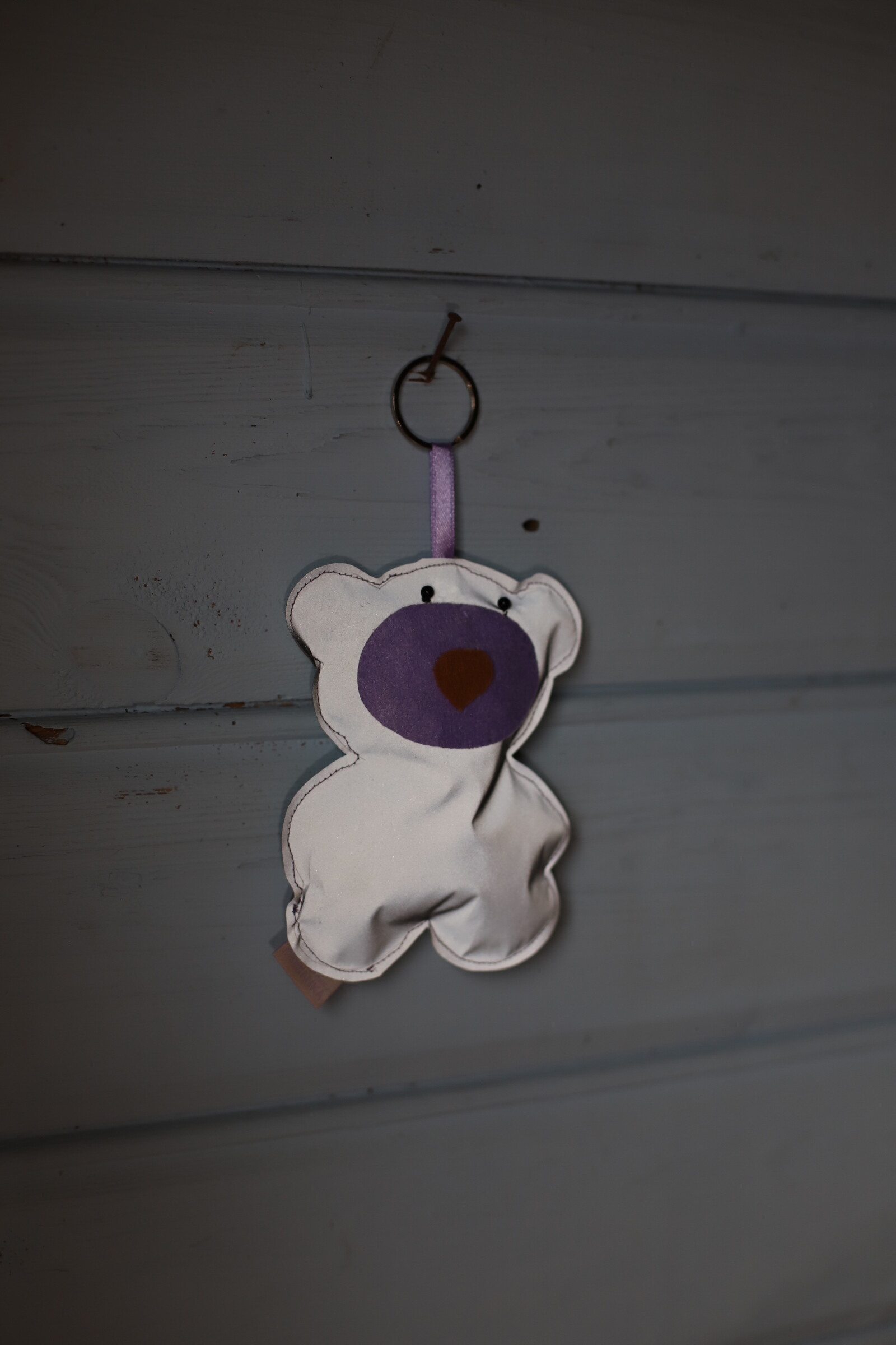 Odblaskowy miś lawendowy z zawieszką - obrazek 3